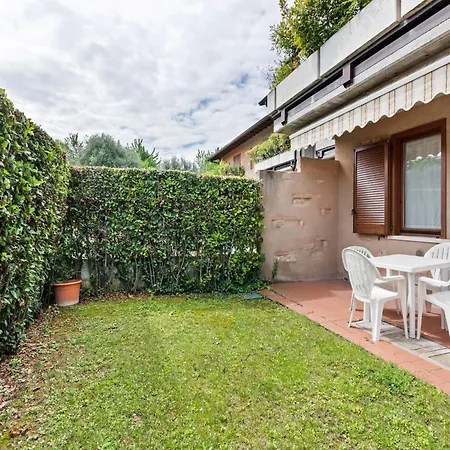 Vibrant In With Swimming Pool Near 2 Lakes בית נופש לאזיסה