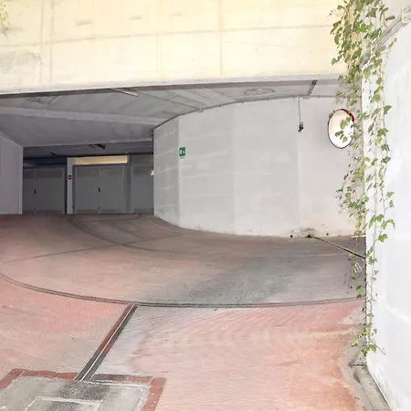 Vibrant In With Swimming Pool Near 2 Lakes בית נופש