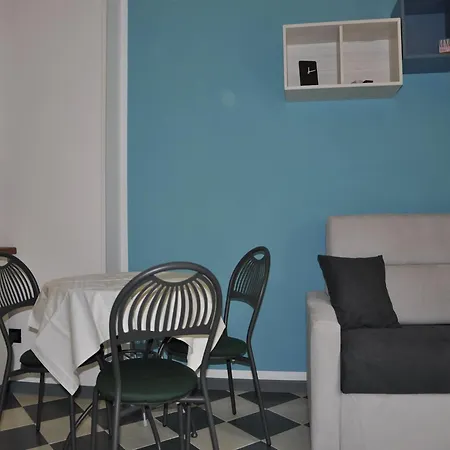 Vibrant In With Swimming Pool Near 2 Lakes בית נופש *