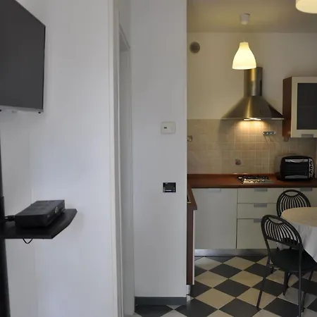 Vibrant In With Swimming Pool Near 2 Lakes בית נופש