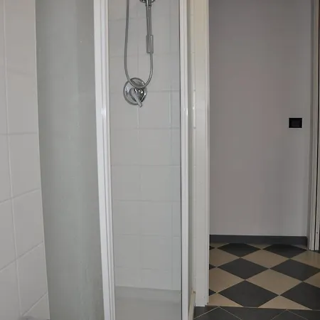 בית נופש Vibrant In With Swimming Pool Near 2 Lakes