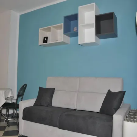 בית נופש Vibrant In With Swimming Pool Near 2 Lakes *