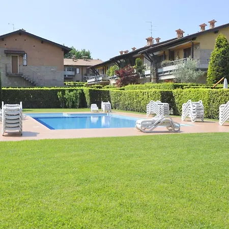 Vibrant In With Swimming Pool Near 2 Lakes בית נופש לאזיסה