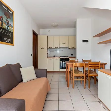 Vibrant In With Swimming Pool Near 2 Lakes Casa vacanze Lazise