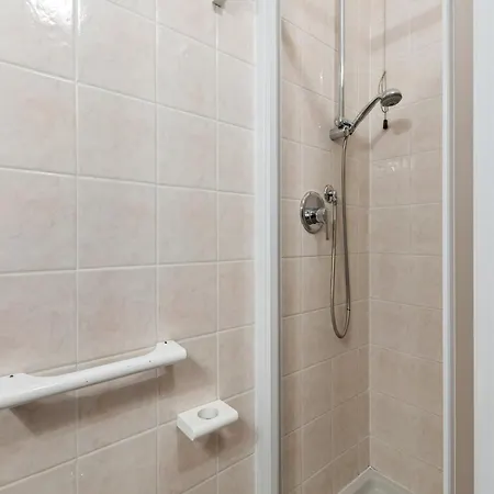 Casa vacanze Vibrant In With Swimming Pool Near 2 Lakes *