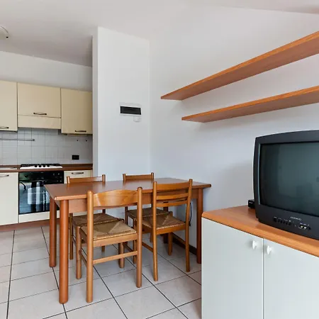 Vibrant In With Swimming Pool Near 2 Lakes Casa vacanze *