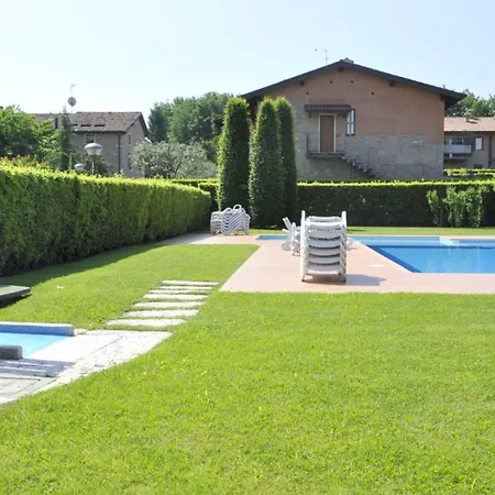 Casa vacanze Vibrant In With Swimming Pool Near 2 Lakes Lazise