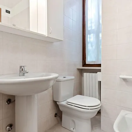 Casa vacanze Vibrant In With Swimming Pool Near 2 Lakes Lazise