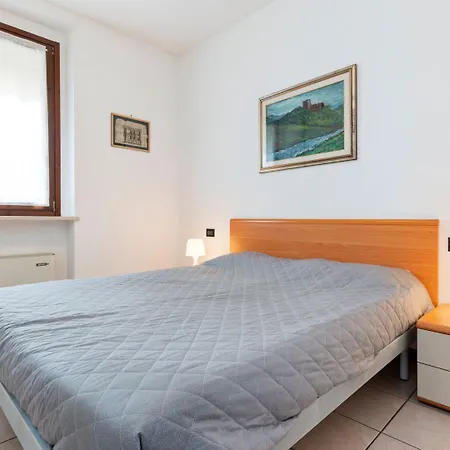 Vibrant In With Swimming Pool Near 2 Lakes