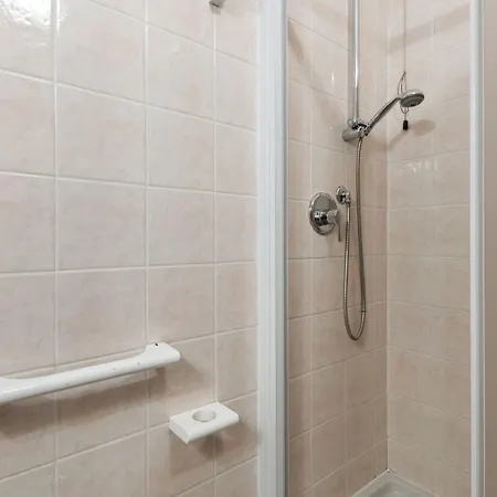 Vibrant In With Swimming Pool Near 2 Lakes Casa vacanze