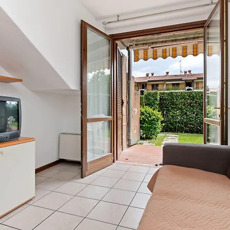 Vibrant In With Swimming Pool Near 2 Lakes Casa vacanze *
