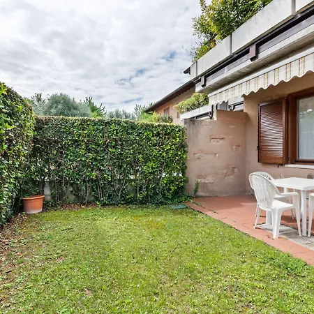 Casa vacanze Vibrant In With Swimming Pool Near 2 Lakes *
