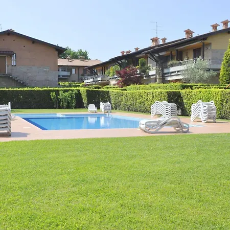 Vibrant In With Swimming Pool Near 2 Lakes *